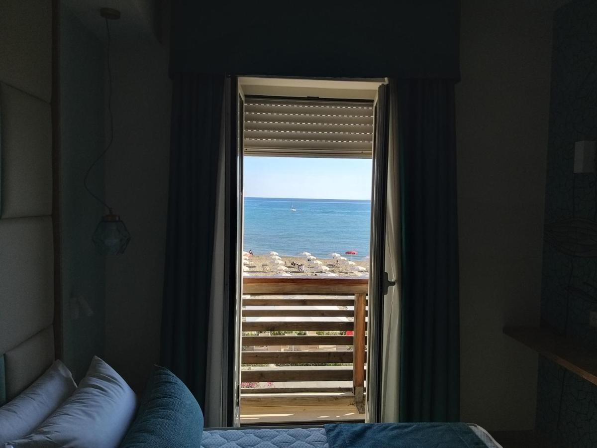 Hotel Miramare カスティリオーネ・デッラ・ペスカーイア エクステリア 写真