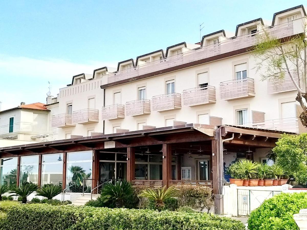 Hotel Miramare カスティリオーネ・デッラ・ペスカーイア エクステリア 写真